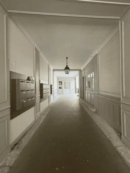 Flex in Versailles for sale - Building Photo - Image 3 of 10