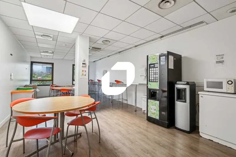 Office in Montmorency for lease - Building Photo - Image 1 of 12