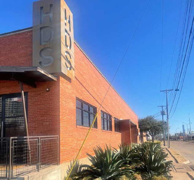 1330 Turtle Creek Blvd, Dallas, TX for lease - Building Photo - Image 2 of 13