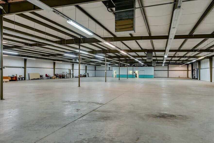 1002 Commerce, Lincolnton, GA 30817 20000 sft Warehouse / Office LC