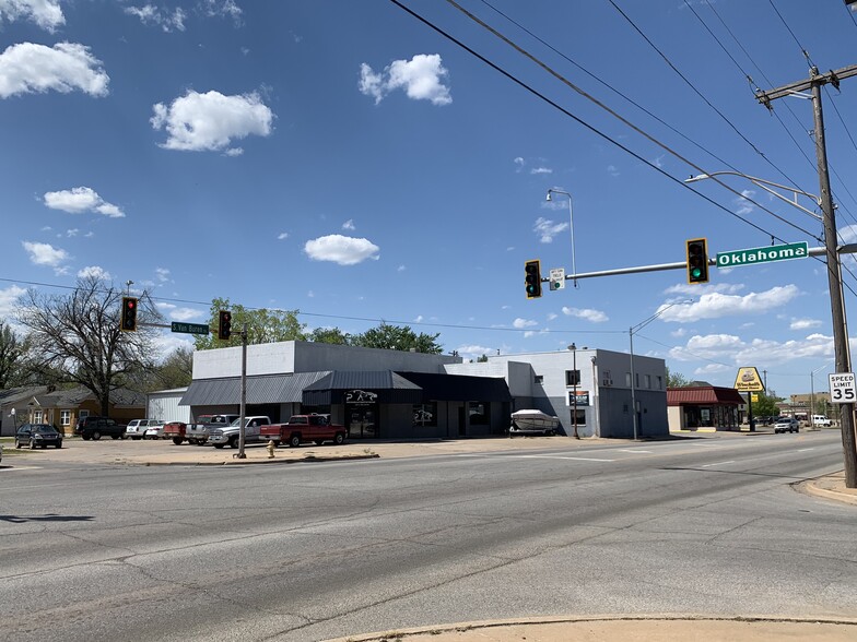 320 S Van Buren St, Enid, OK for lease - Building Photo - Image 1 of 1