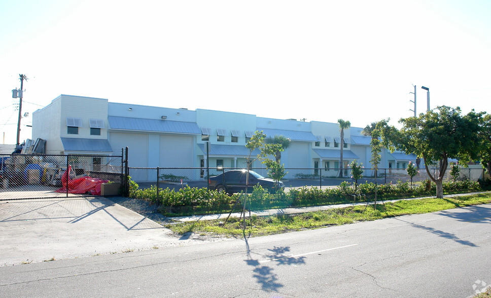 1200 NE 7th Ave, Fort Lauderdale, FL for lease - Building Photo - Image 3 of 48