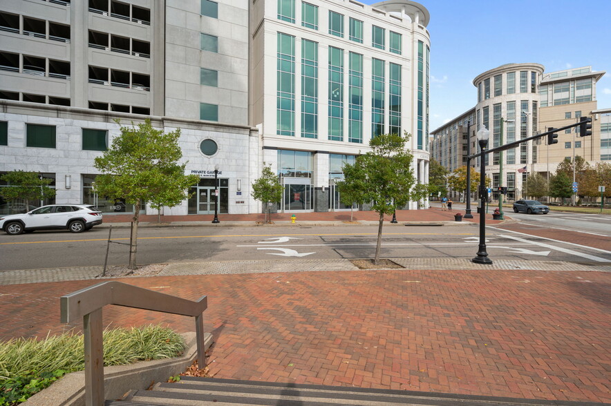 580 E Main St, Norfolk, VA for lease - Building Photo - Image 3 of 41