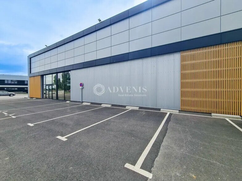 Retail in Lamballe-Armor for lease - Building Photo - Image 2 of 10