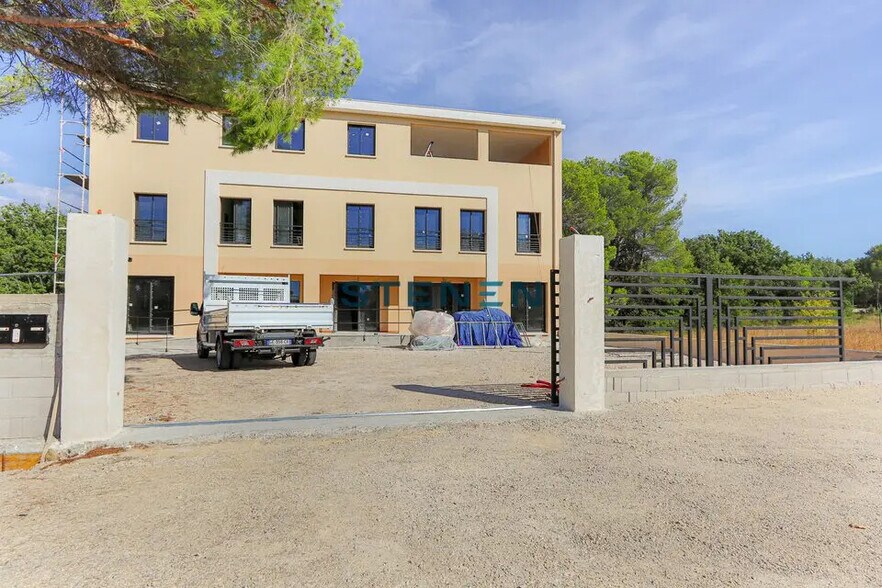 Office in Rousset for lease - Building Photo - Image 1 of 7