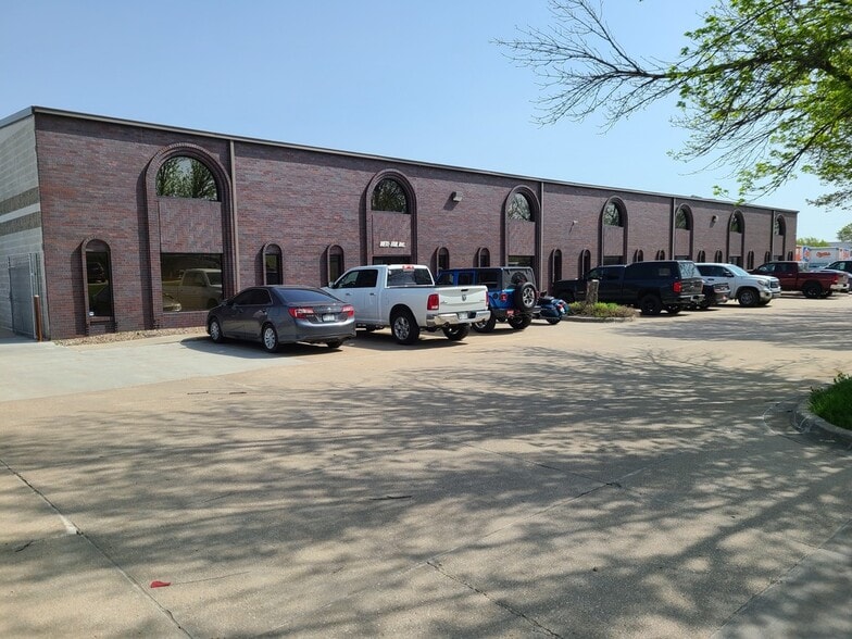 14708 Custer Rd, Omaha, NE for sale - Building Photo - Image 1 of 1