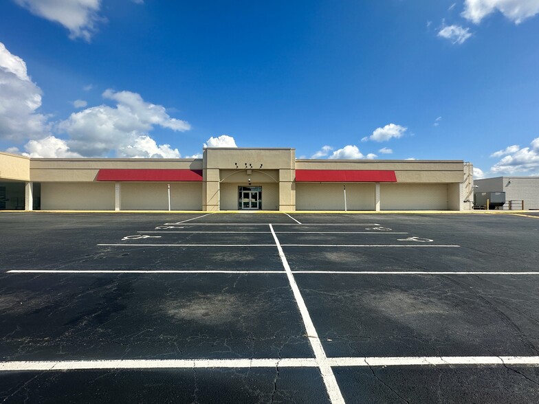 309 Huffman Mill Rd, Burlington, NC for lease - Building Photo - Image 1 of 37
