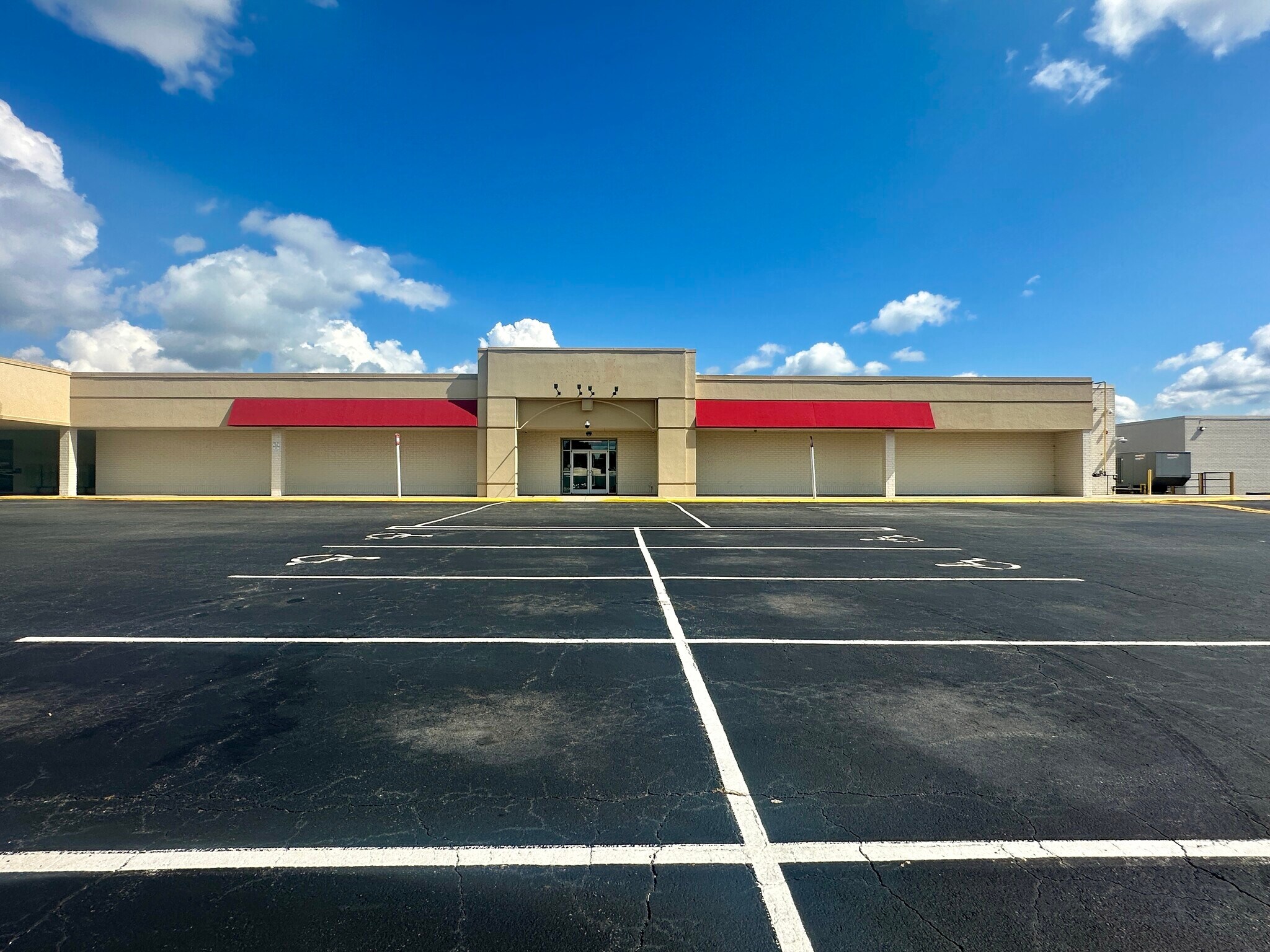 309 Huffman Mill Rd, Burlington, NC for lease Building Photo- Image 1 of 38