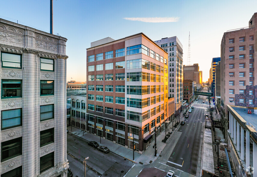 201-211 W Wisconsin Ave, Milwaukee, WI for sale - Building Photo - Image 1 of 1