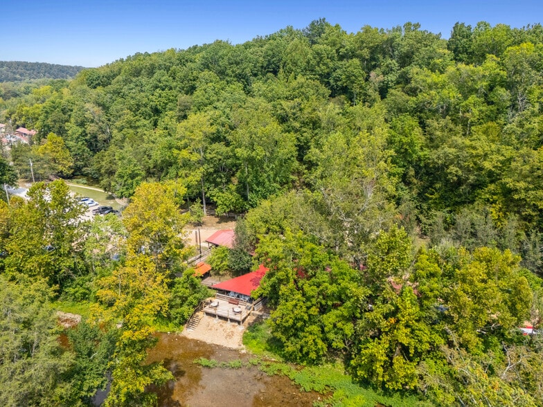 299 Natural Bridge Park Rd, Waynesboro, TN for sale - Building Photo - Image 3 of 37