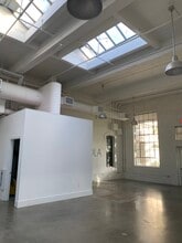 611 W 22nd St, Houston, TX for lease Building Photo- Image 2 of 7