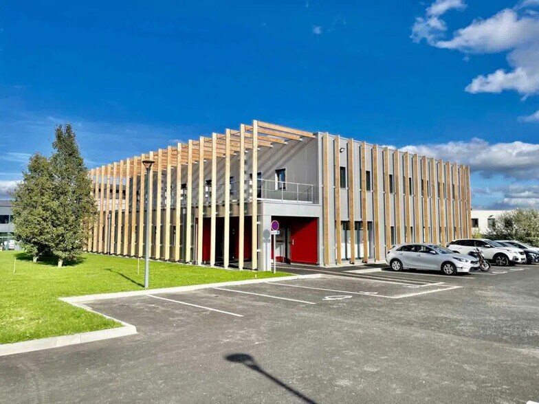 Office in Venette for lease - Building Photo - Image 1 of 14