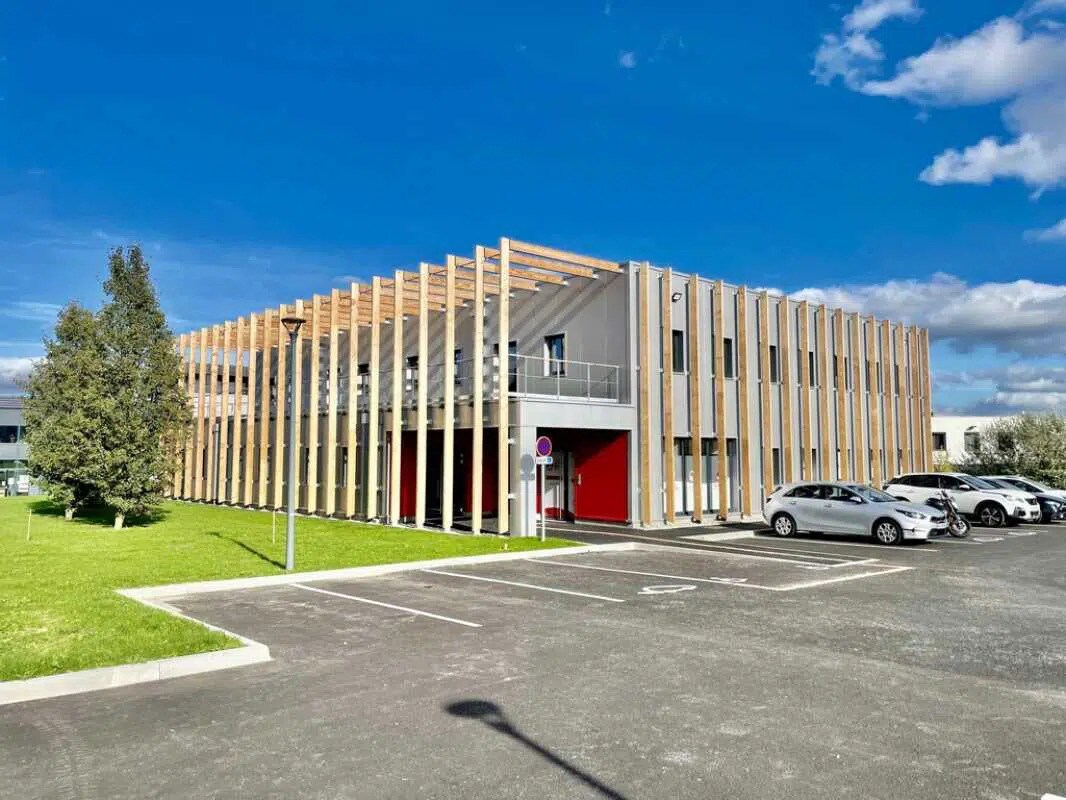 Office in Venette for lease Building Photo- Image 1 of 15