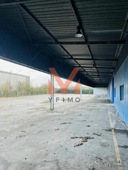 Flex in Coignières for lease - Building Photo - Image 2 of 5