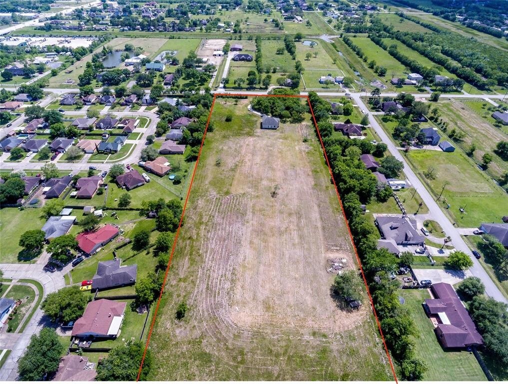 11609 N P St, La Porte, TX 77571