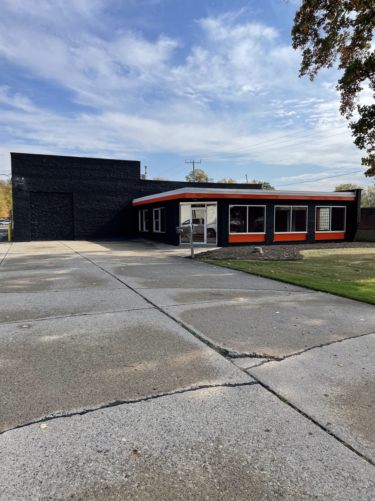 21380 Telegraph Rd, Southfield, MI for sale Primary Photo- Image 1 of 6