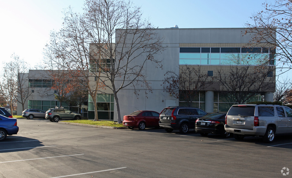 801 Brewster Ave, Redwood City, CA for lease - Building Photo - Image 3 of 3