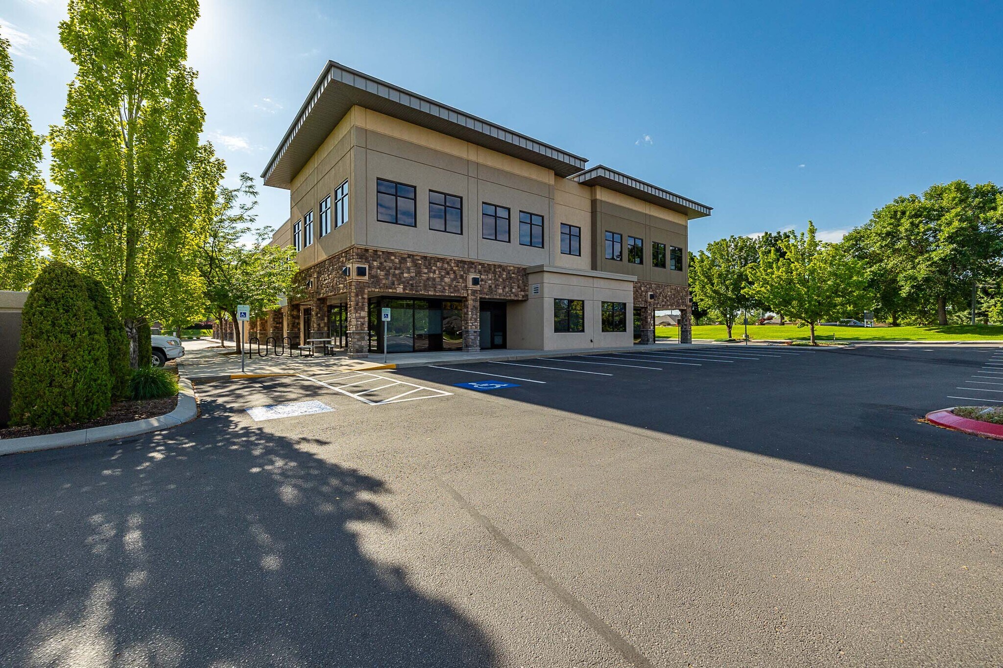 9050 W Overland Rd, Boise, ID 83709 BlackEagle Plaza