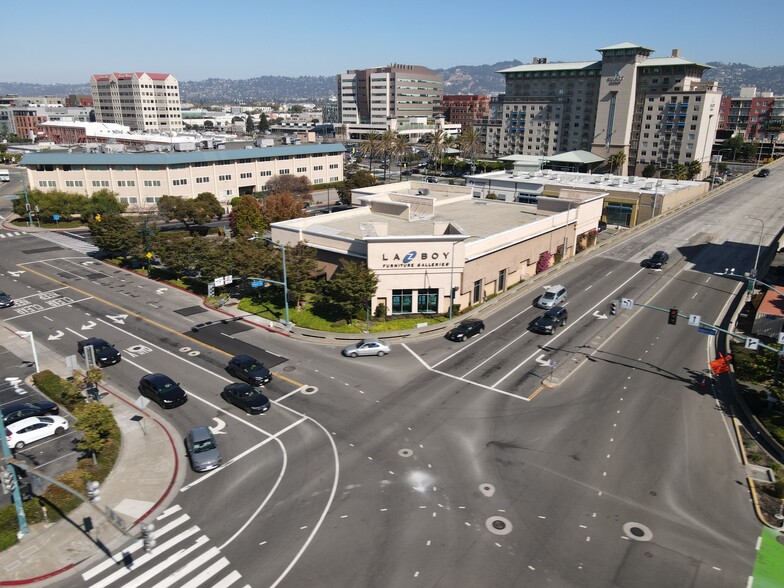 5800 Christie Ave, Emeryville, CA for lease - Building Photo - Image 1 of 5