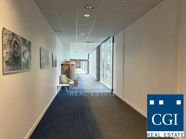 Office in Eybens for lease - Building Photo - Image 3 of 8