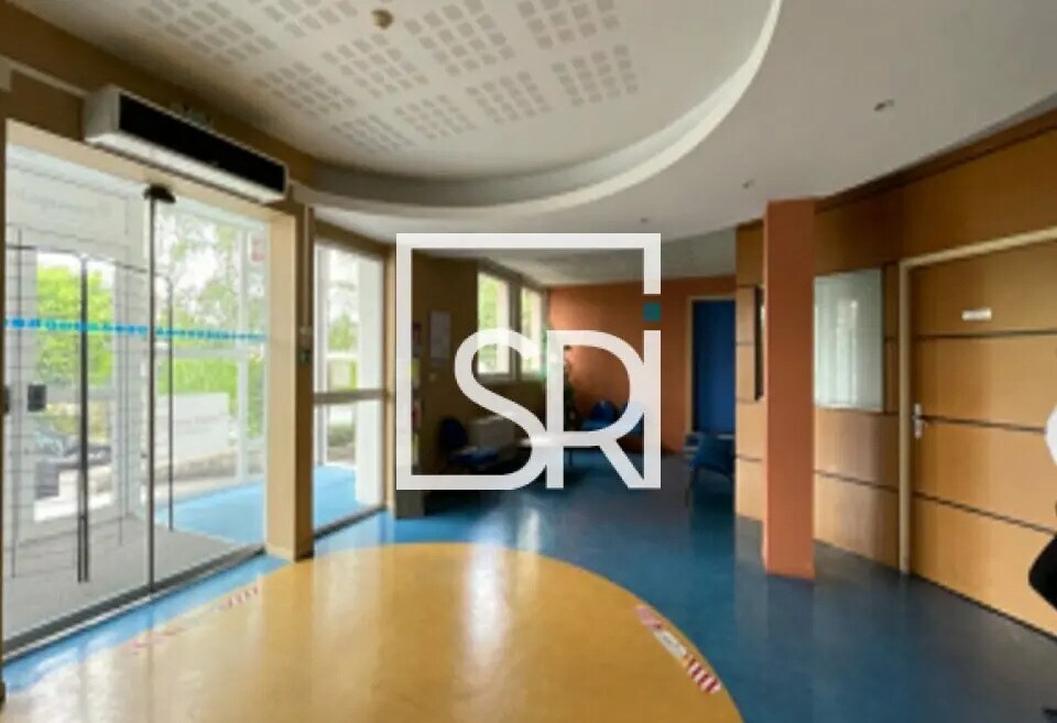 Office in Castres for sale Lobby- Image 1 of 13