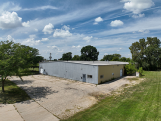 848 E Commercial Ave, Whitewater, WI for lease - Building Photo - Image 1 of 7