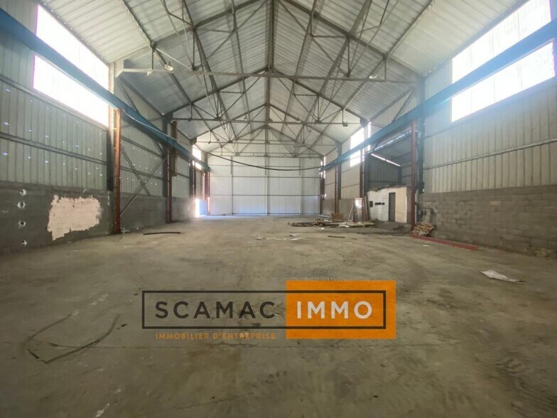 Flex in Manosque for lease - Interior Photo - Image 3 of 4