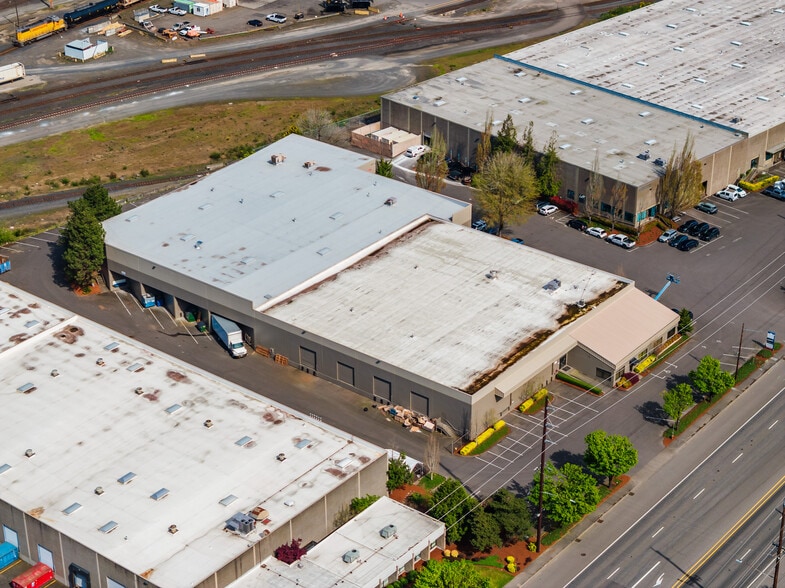 4322-4338 NW Yeon Ave, Portland, OR for lease - Building Photo - Image 3 of 9