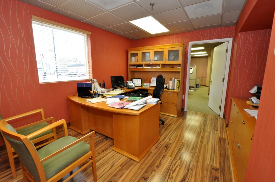 620 N Broad St, Woodbury, NJ for lease - Interior Photo - Image 3 of 5
