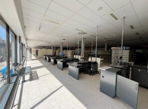 59-71 Holton Rd, Barry for lease Interior Photo- Image 2 of 3