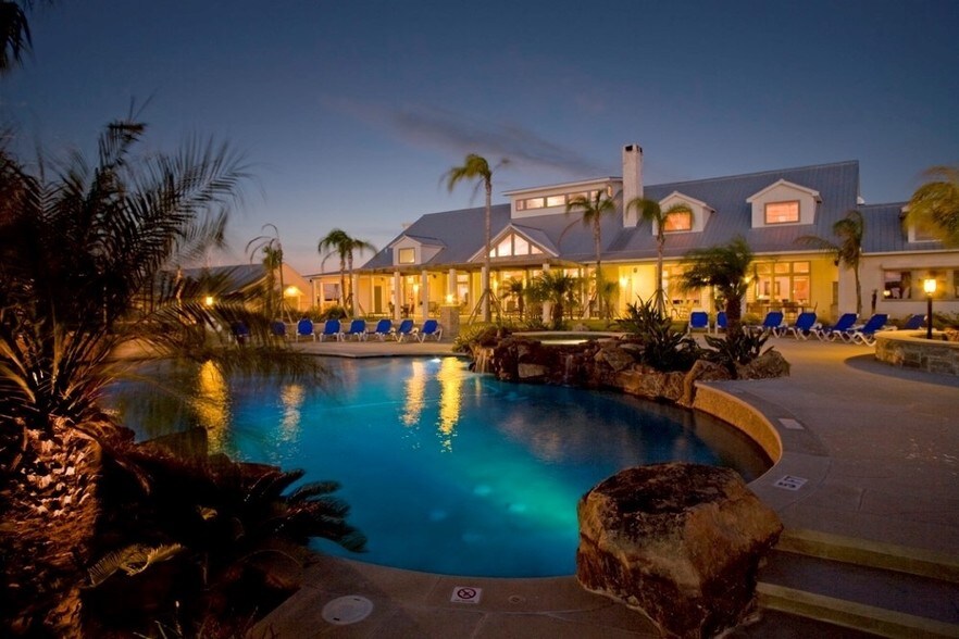 165 Falcon Point Lodge Rd, Seadrift, TX 77983