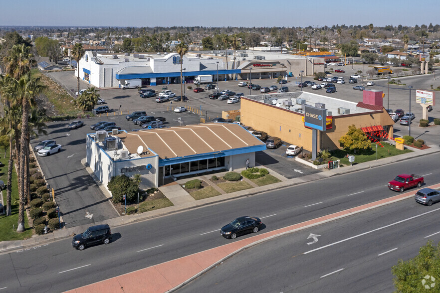 2680 Mount Vernon Ave, Bakersfield, CA for lease - Aerial - Image 2 of 5