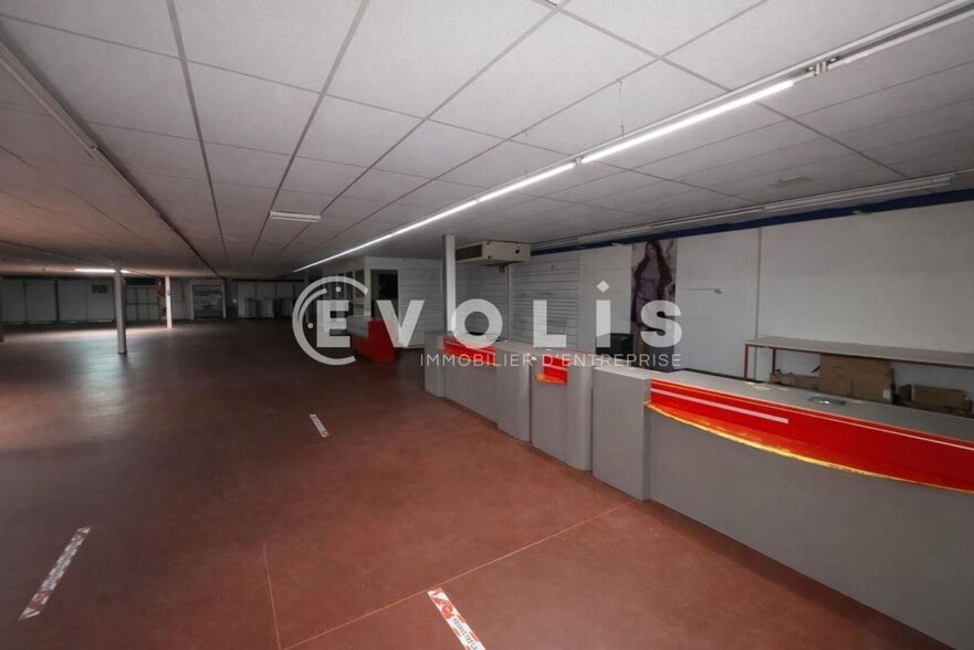 Retail in Amiens for sale - Interior Photo - Image 3 of 4