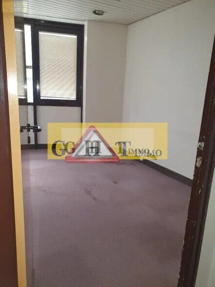 Office in Drancy for lease - Interior Photo - Image 2 of 10