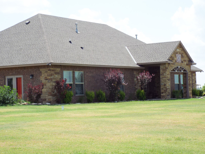 1702 Club House Dr, Enid, OK for sale - Building Photo - Image 1 of 1