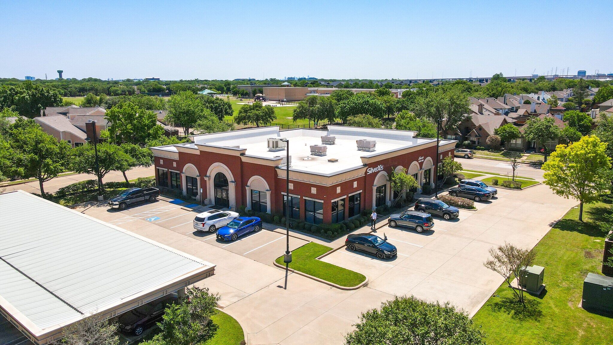 305 Cimarron Trl, Irving, TX for sale Building Photo- Image 1 of 1