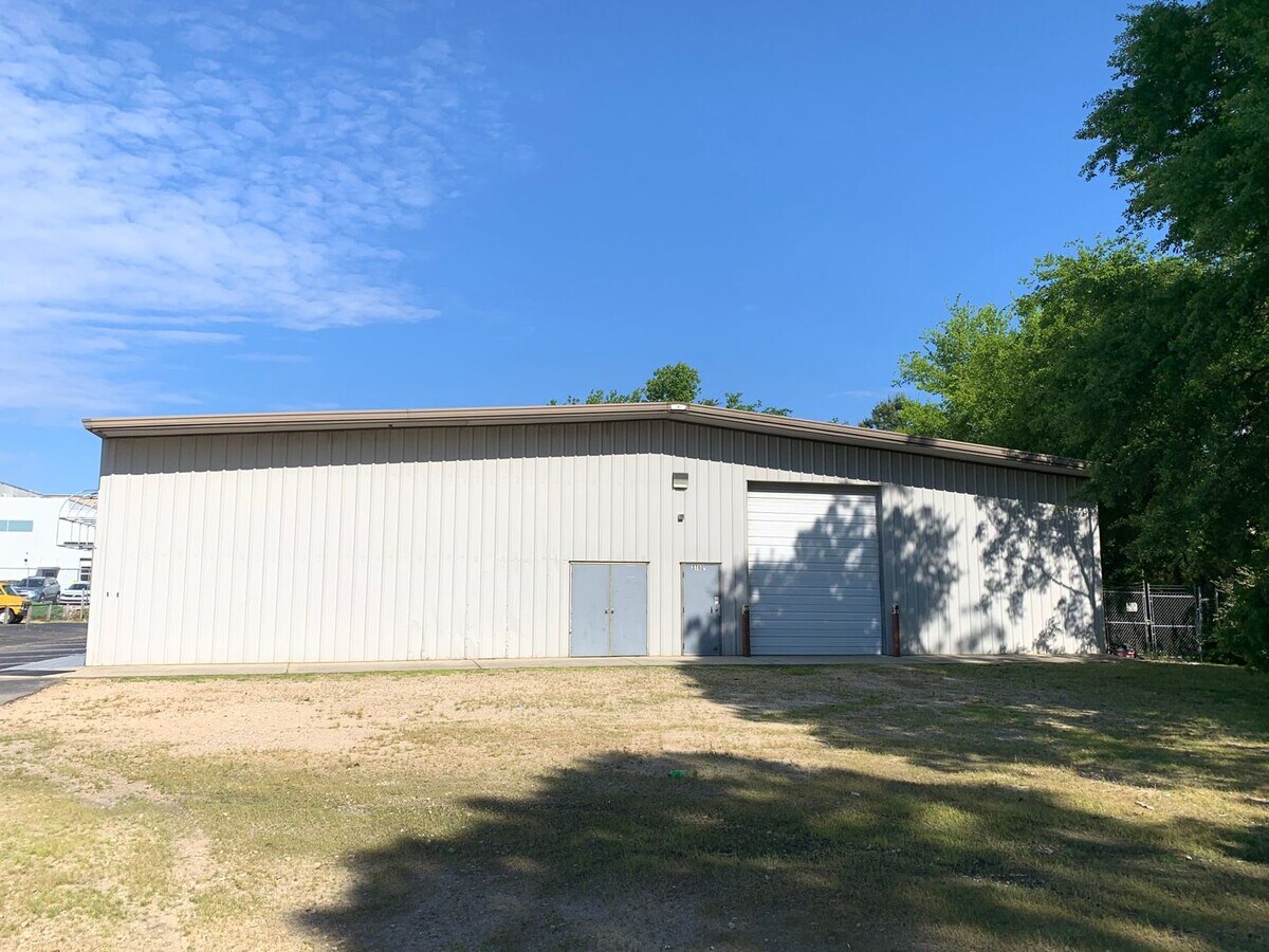 3760 Sycamore Dairy Rd, Fayetteville, NC 28303