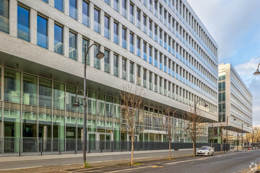 Office in Rueil-Malmaison for lease - Building Photo - Image 3 of 12