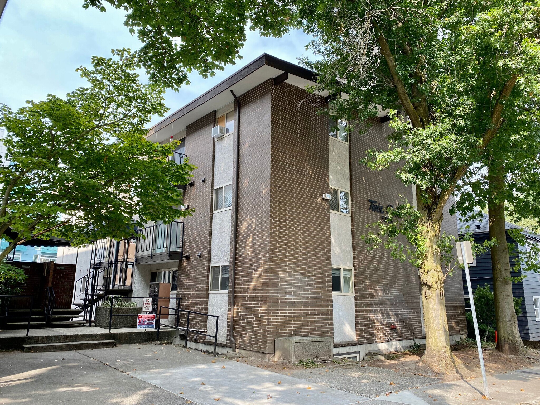 5263 15th Ave NE, Seattle, WA for sale Building Photo- Image 1 of 1