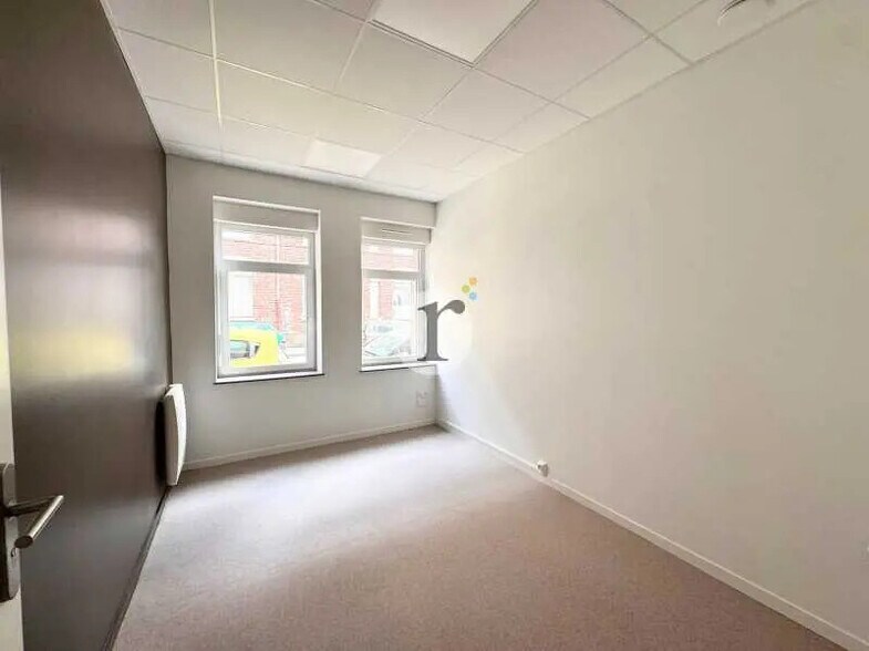 Retail in Roubaix for lease - Interior Photo - Image 1 of 6