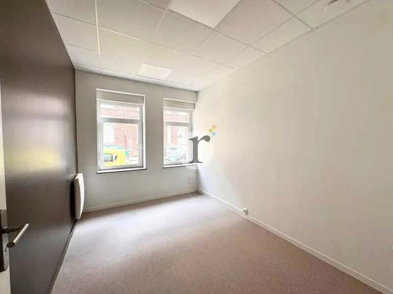 Retail in Roubaix for lease Interior Photo- Image 1 of 7