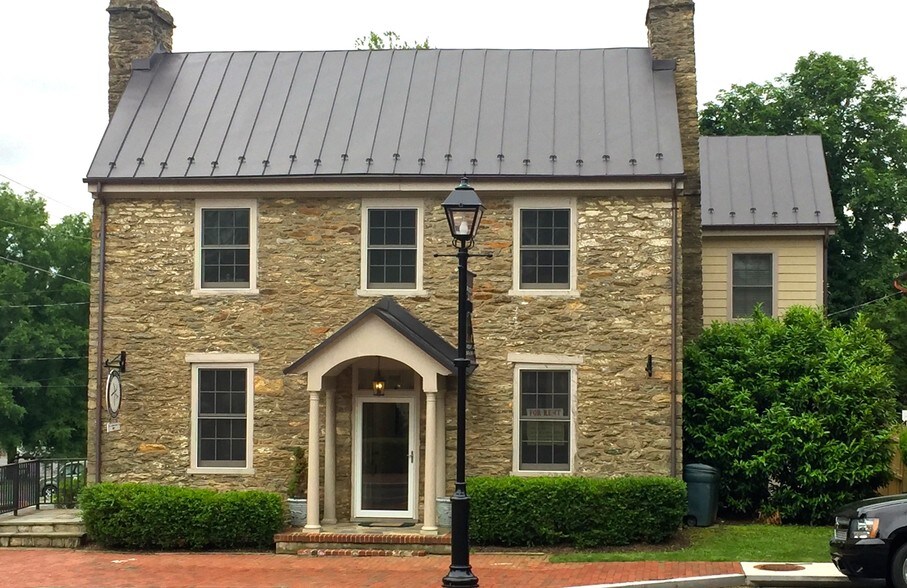 111 E Washington St, Middleburg, VA for sale - Building Photo - Image 1 of 1