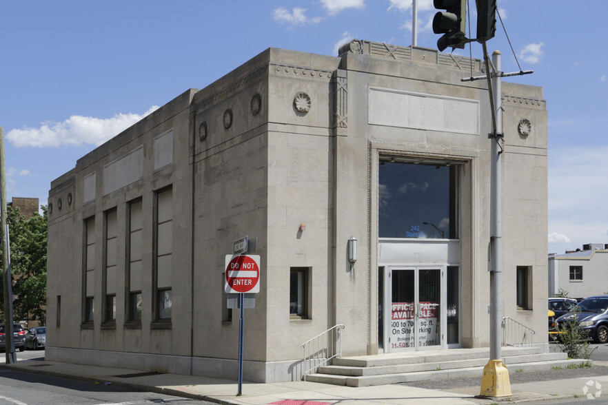 242 State St, Hackensack, NJ for lease - Building Photo - Image 1 of 38