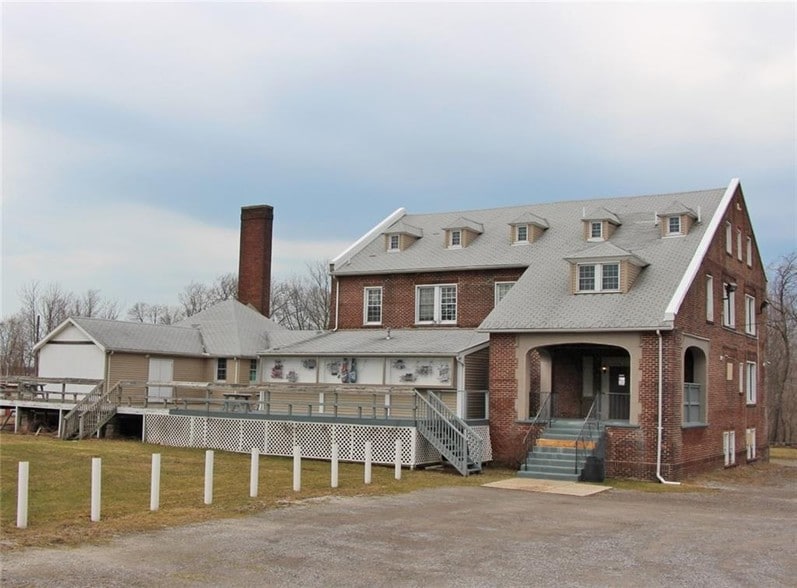 7860 W Ridge Rd, Fairview, PA 16415