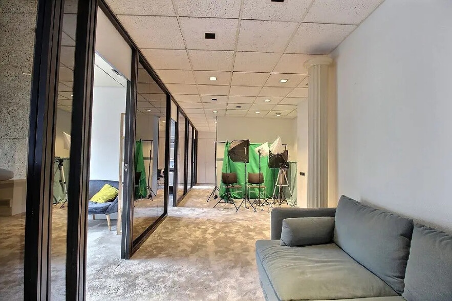 Office in Paris for lease - Interior Photo - Image 2 of 7