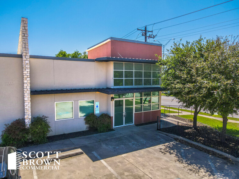 2535 Charlotte St, Denton, TX for lease - Building Photo - Image 1 of 15