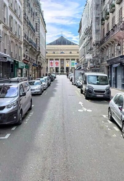 Retail in Paris for lease - Building Photo - Image 1 of 2