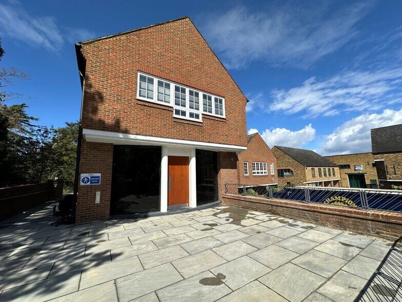 Summer Rd, Thames Ditton for lease - Building Photo - Image 2 of 13