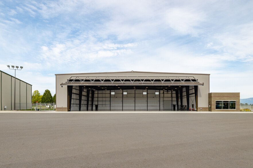 15466 Airport Dr, Burlington, WA for lease - Building Photo - Image 1 of 1
