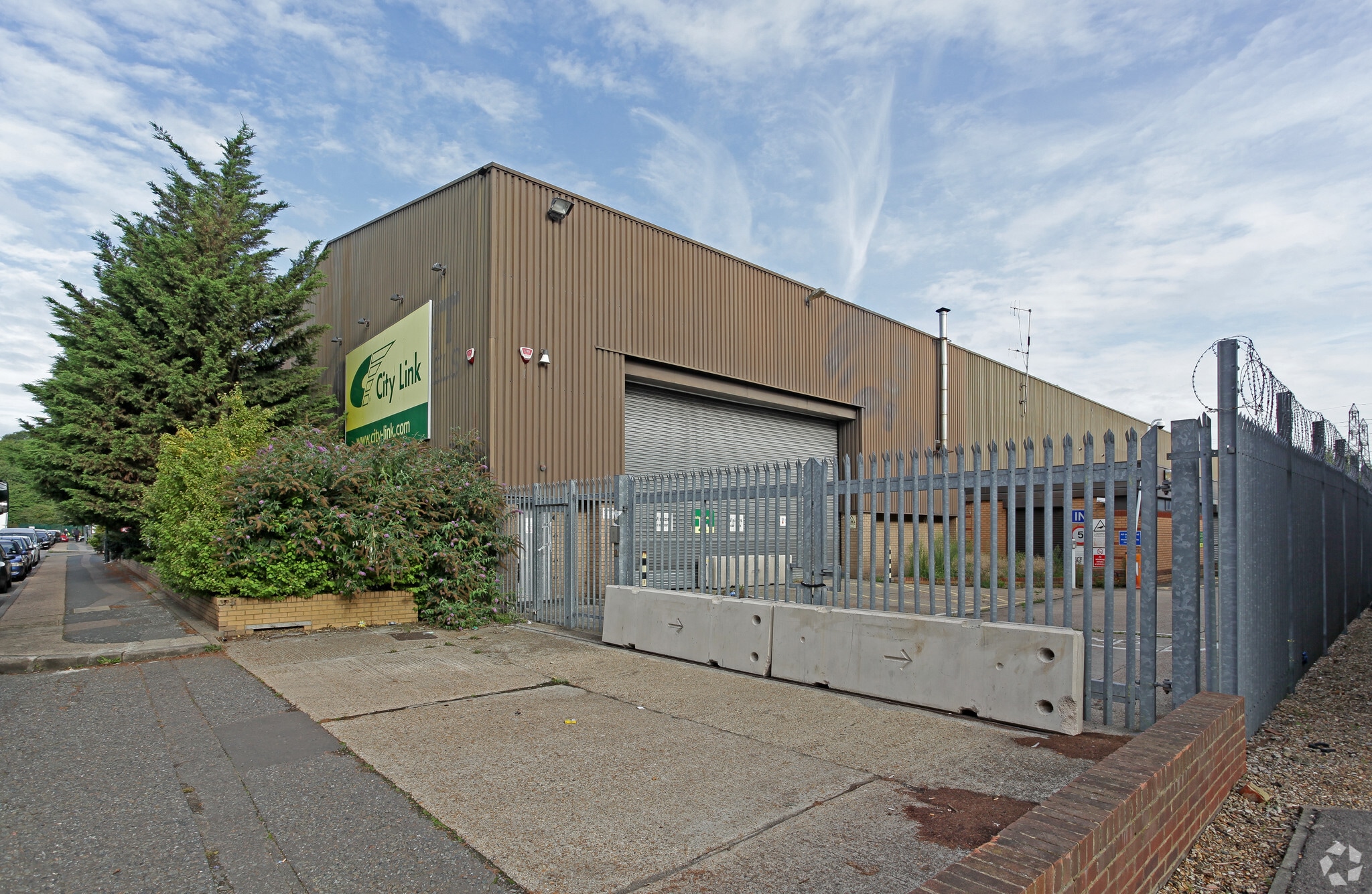 22 Eastbury Rd, London for sale Primary Photo- Image 1 of 1